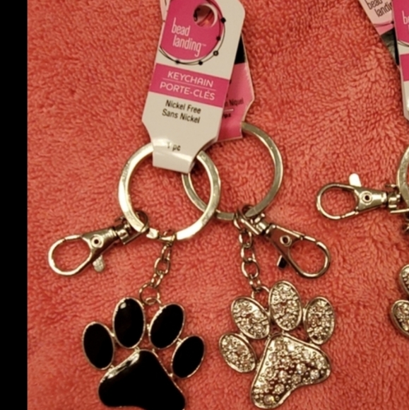 NWT PET KEYCHAIN - Picture 3 of 4